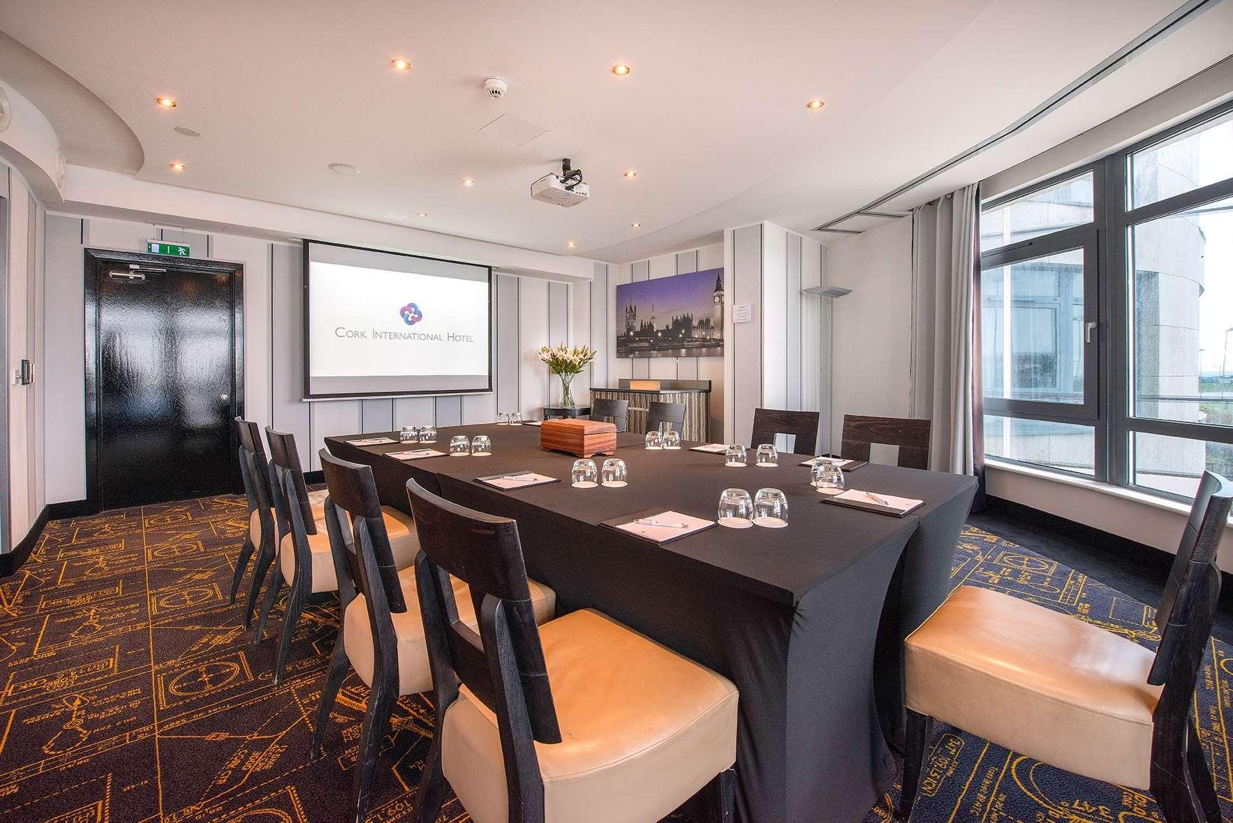 Cork International Hotel Екстер'єр фото